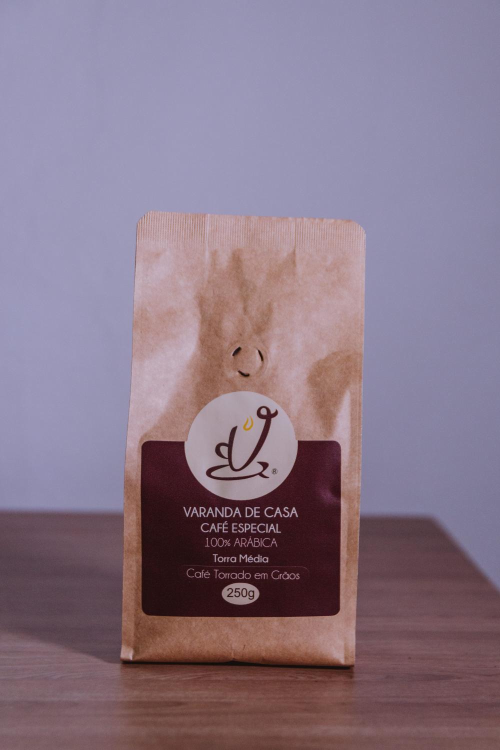 Varanda de casa - café do Udson Furtado em grãos.