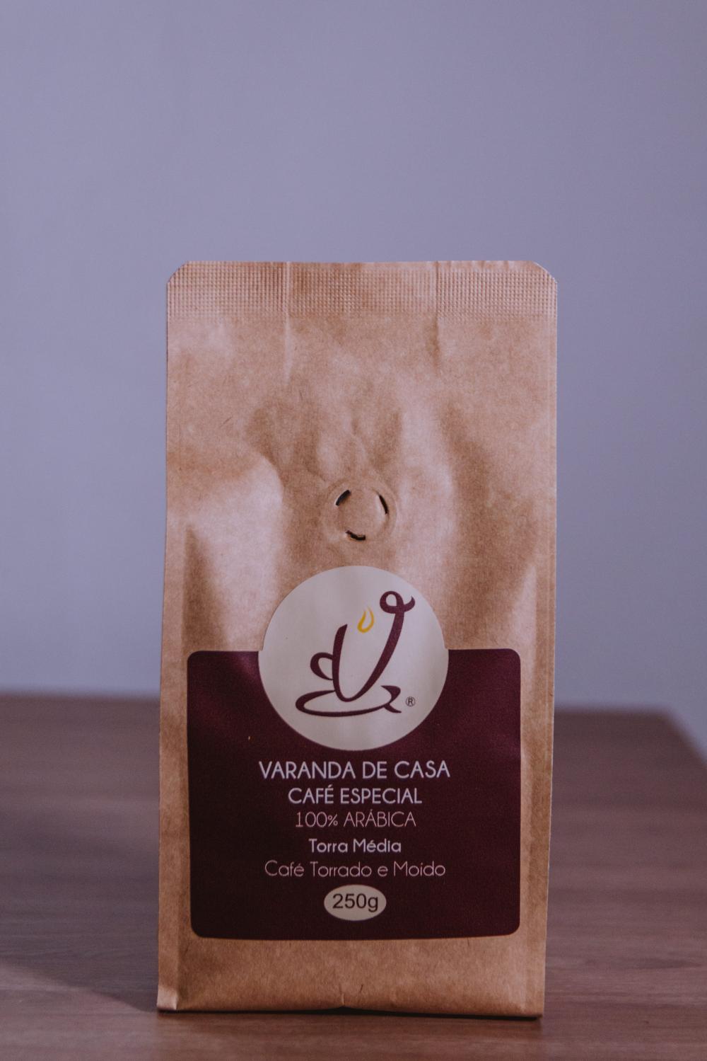 Varanda da casa - café do Udson Furtado moído.